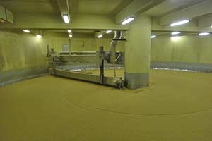 Circular high-performance kiln with rotating floor